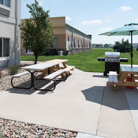 Holiday Inn Express Hotel & Suites Burlington By Ihg Exteriör bild