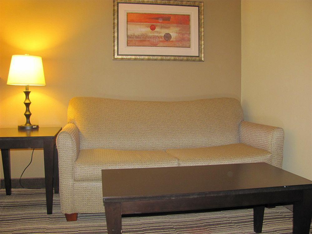 Holiday Inn Express Hotel & Suites Burlington By Ihg Rum bild