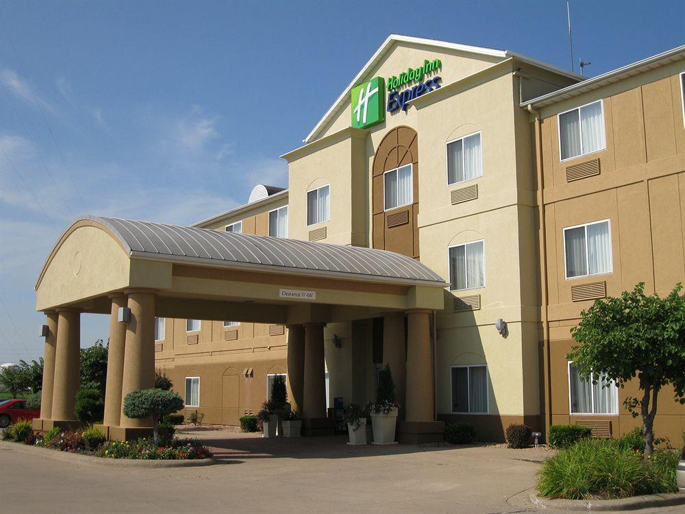 Holiday Inn Express Hotel & Suites Burlington By Ihg Exteriör bild