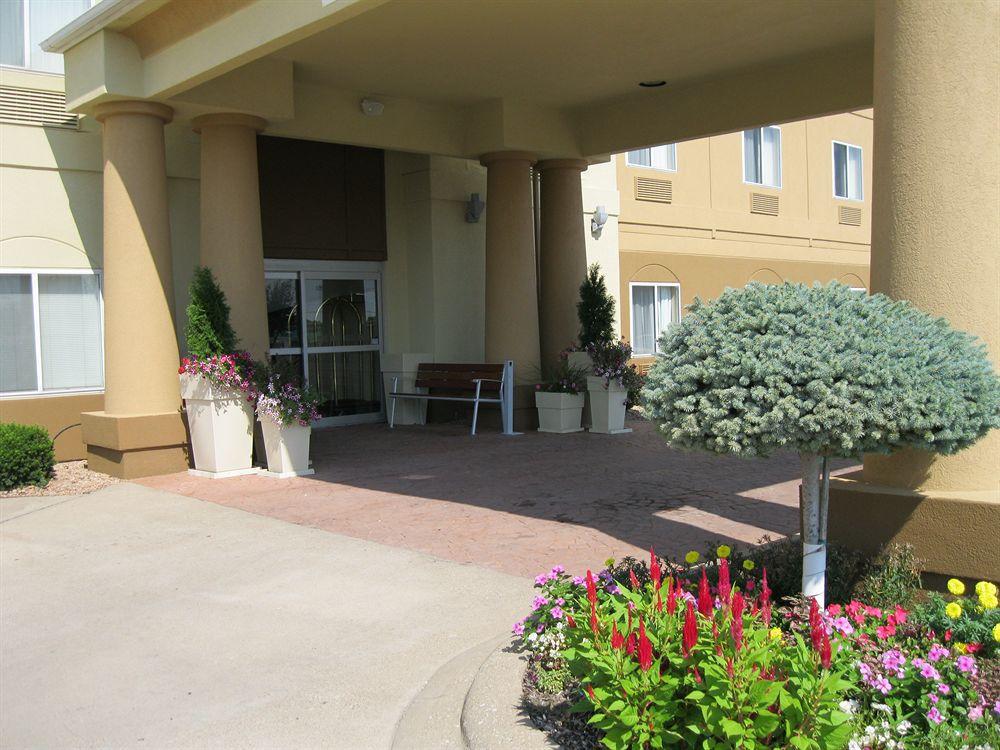 Holiday Inn Express Hotel & Suites Burlington By Ihg Exteriör bild