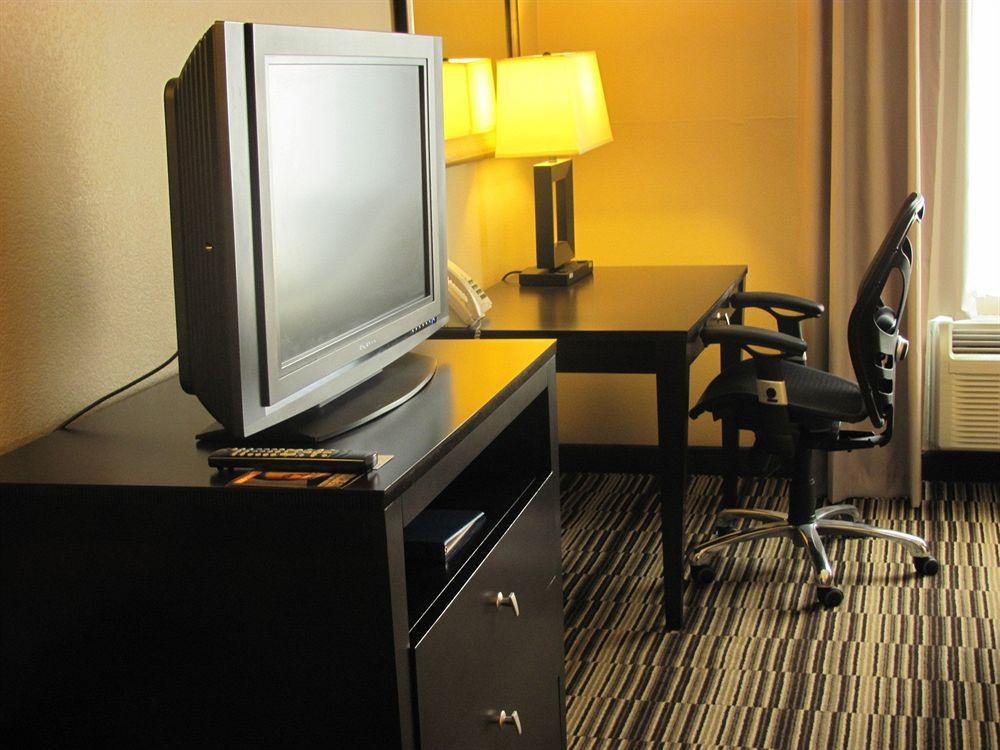 Holiday Inn Express Hotel & Suites Burlington By Ihg Exteriör bild