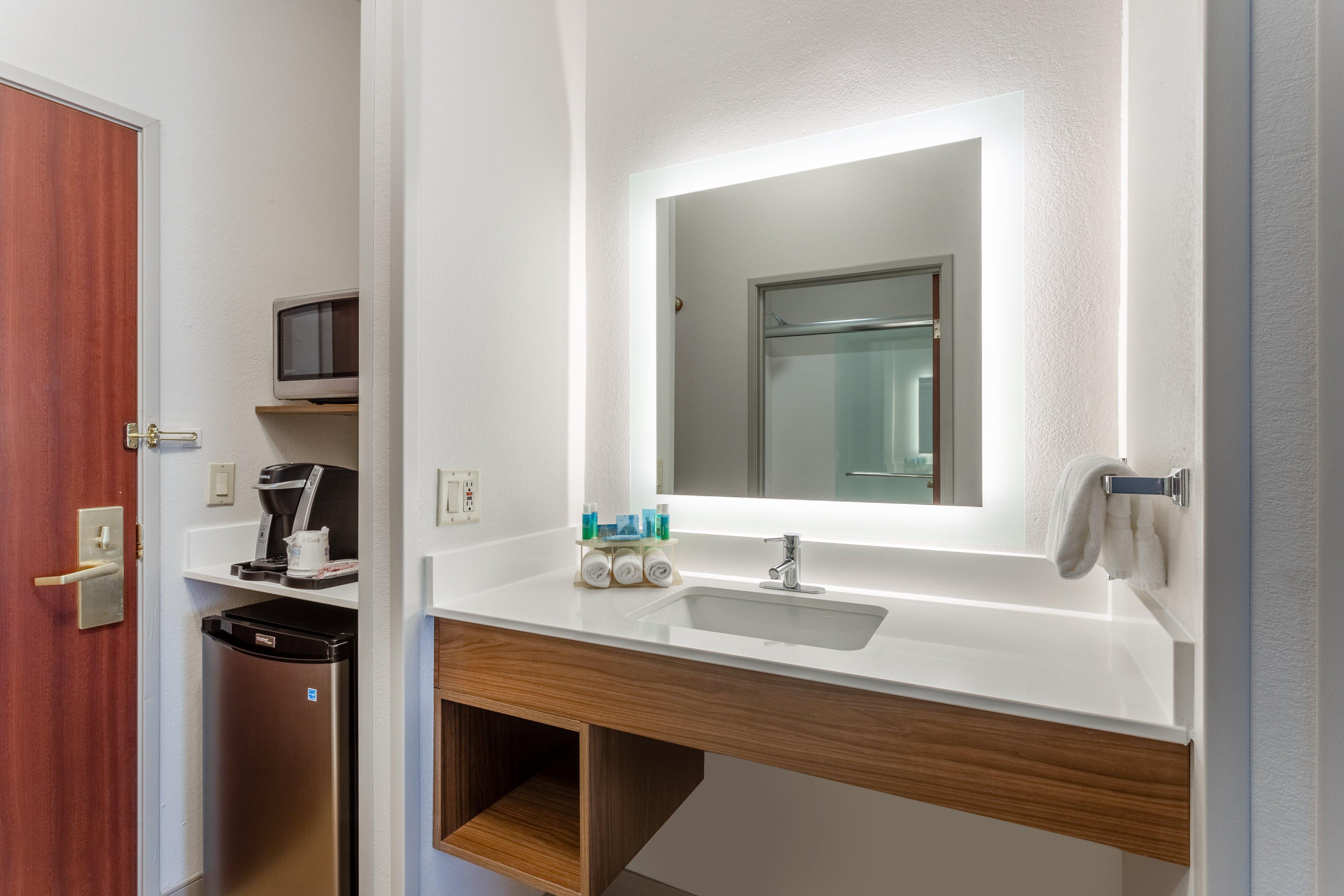 Holiday Inn Express Hotel & Suites Burlington By Ihg Exteriör bild