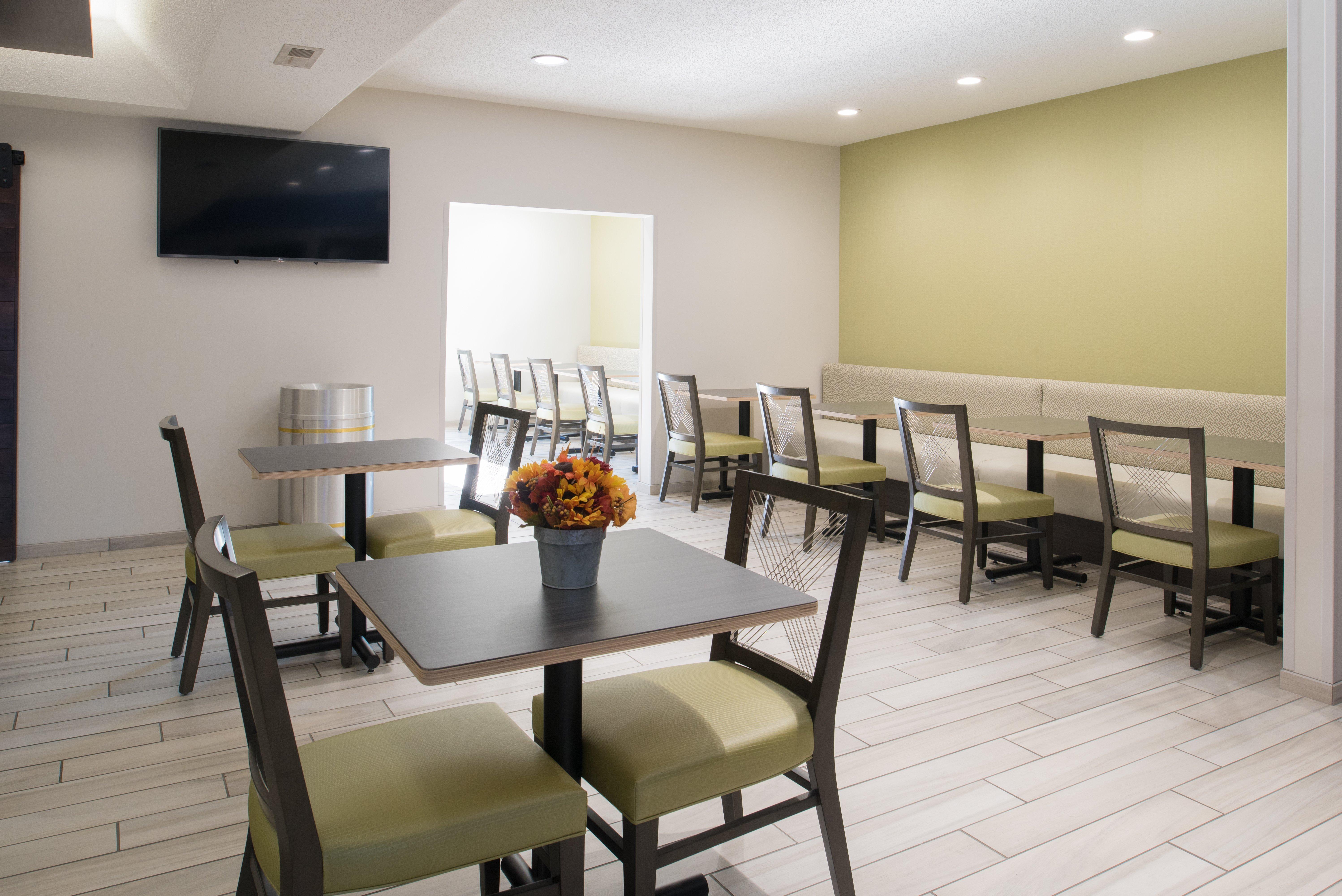 Holiday Inn Express Hotel & Suites Burlington By Ihg Exteriör bild