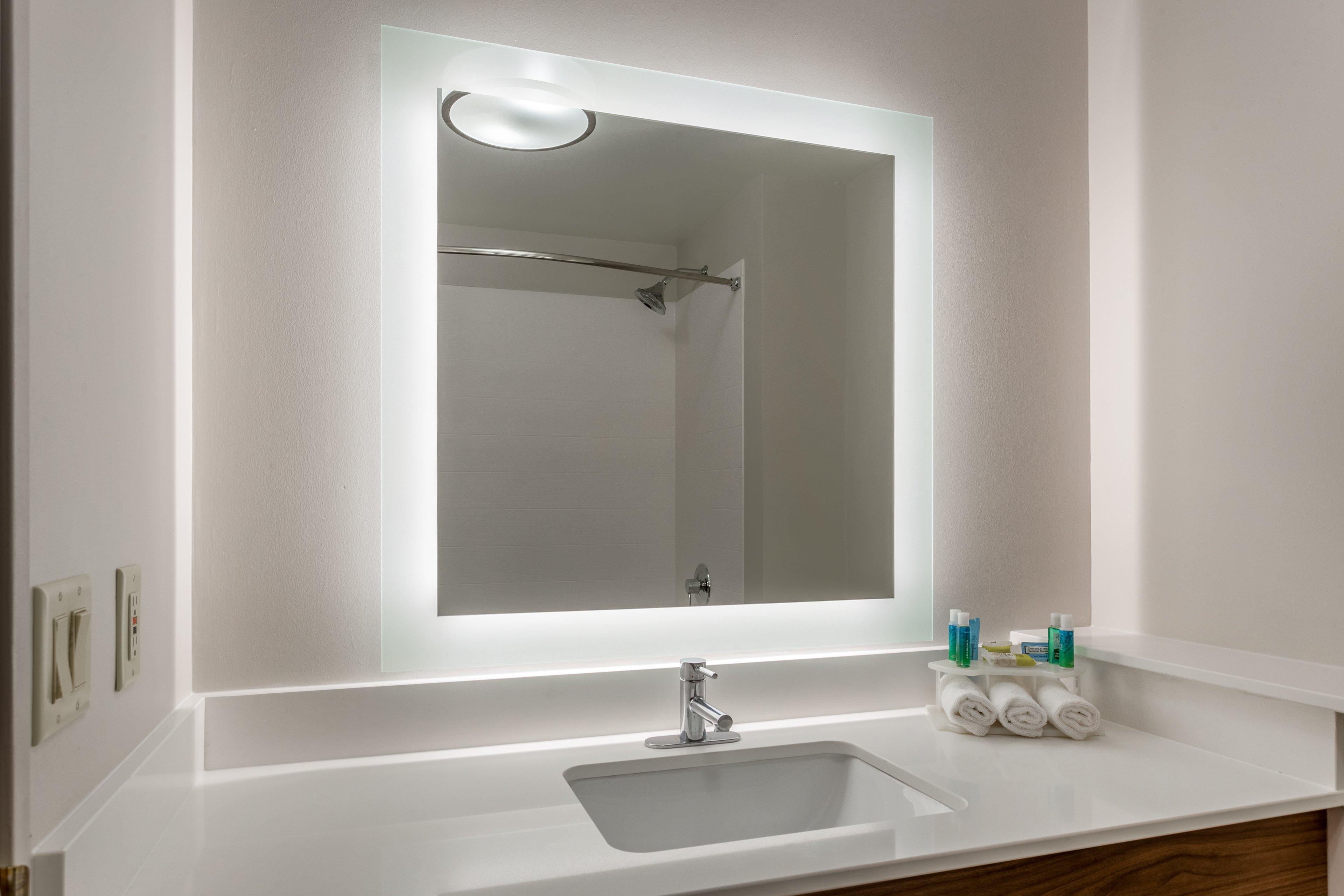 Holiday Inn Express Hotel & Suites Burlington By Ihg Exteriör bild