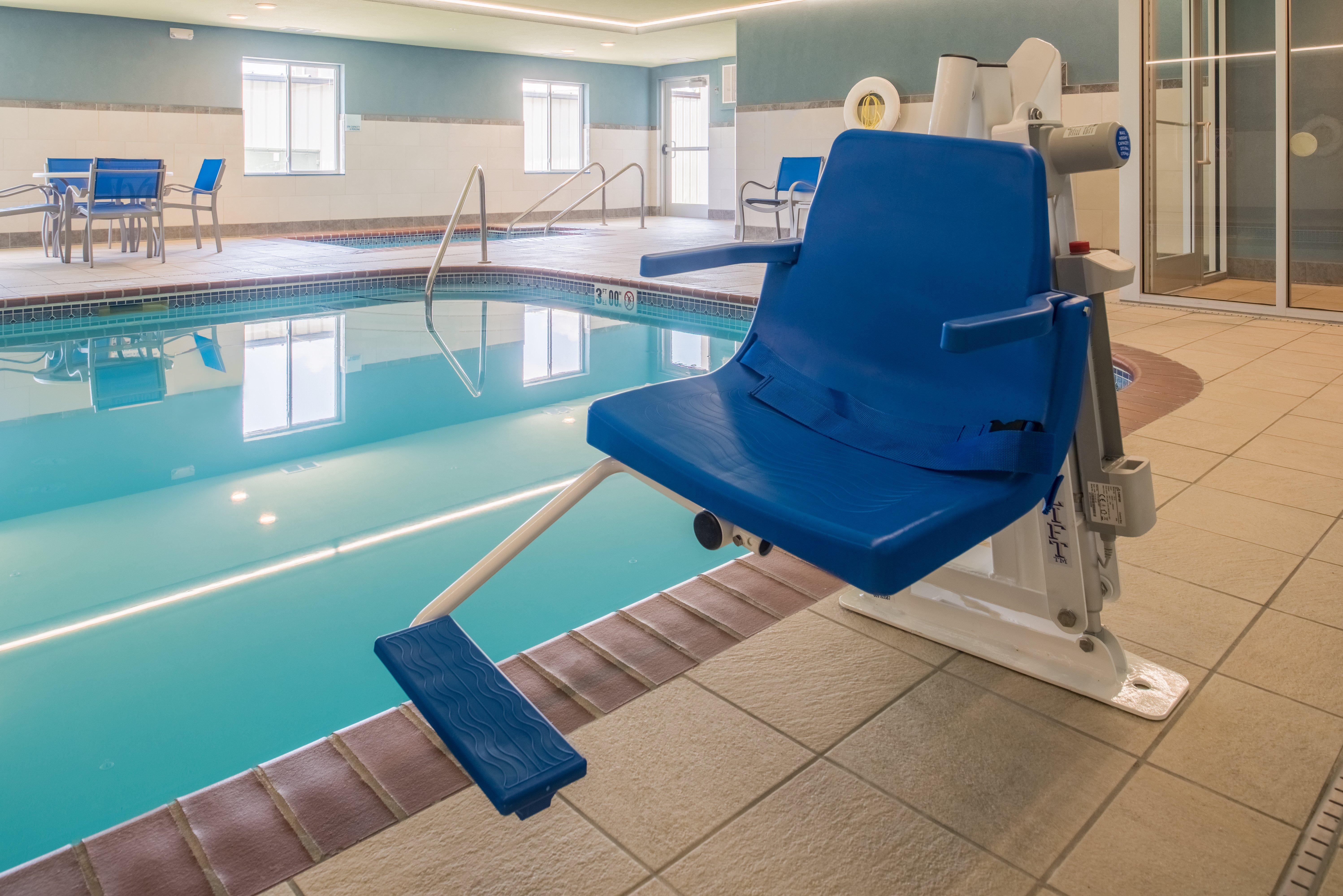 Holiday Inn Express Hotel & Suites Burlington By Ihg Exteriör bild