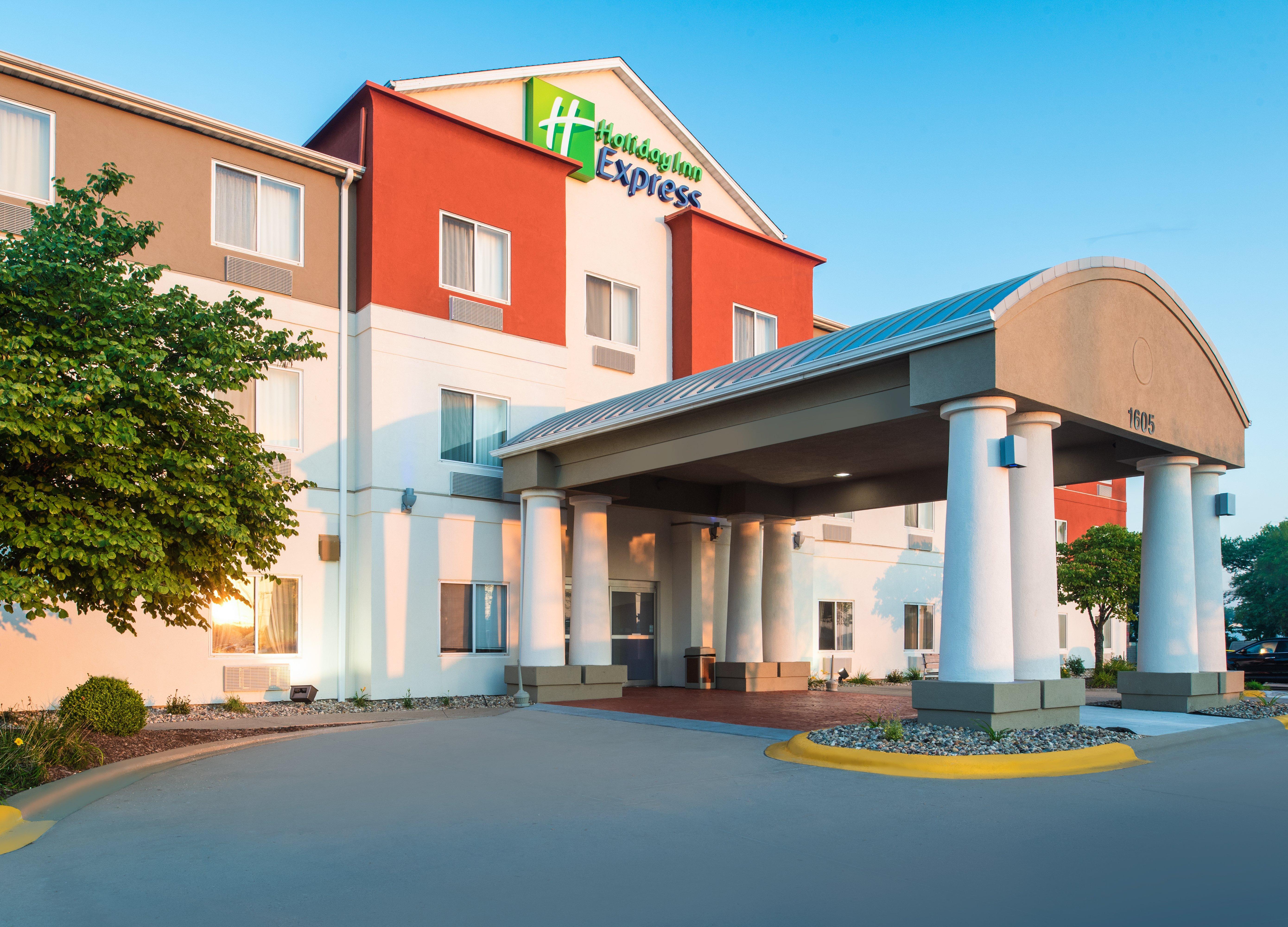Holiday Inn Express Hotel & Suites Burlington By Ihg Exteriör bild
