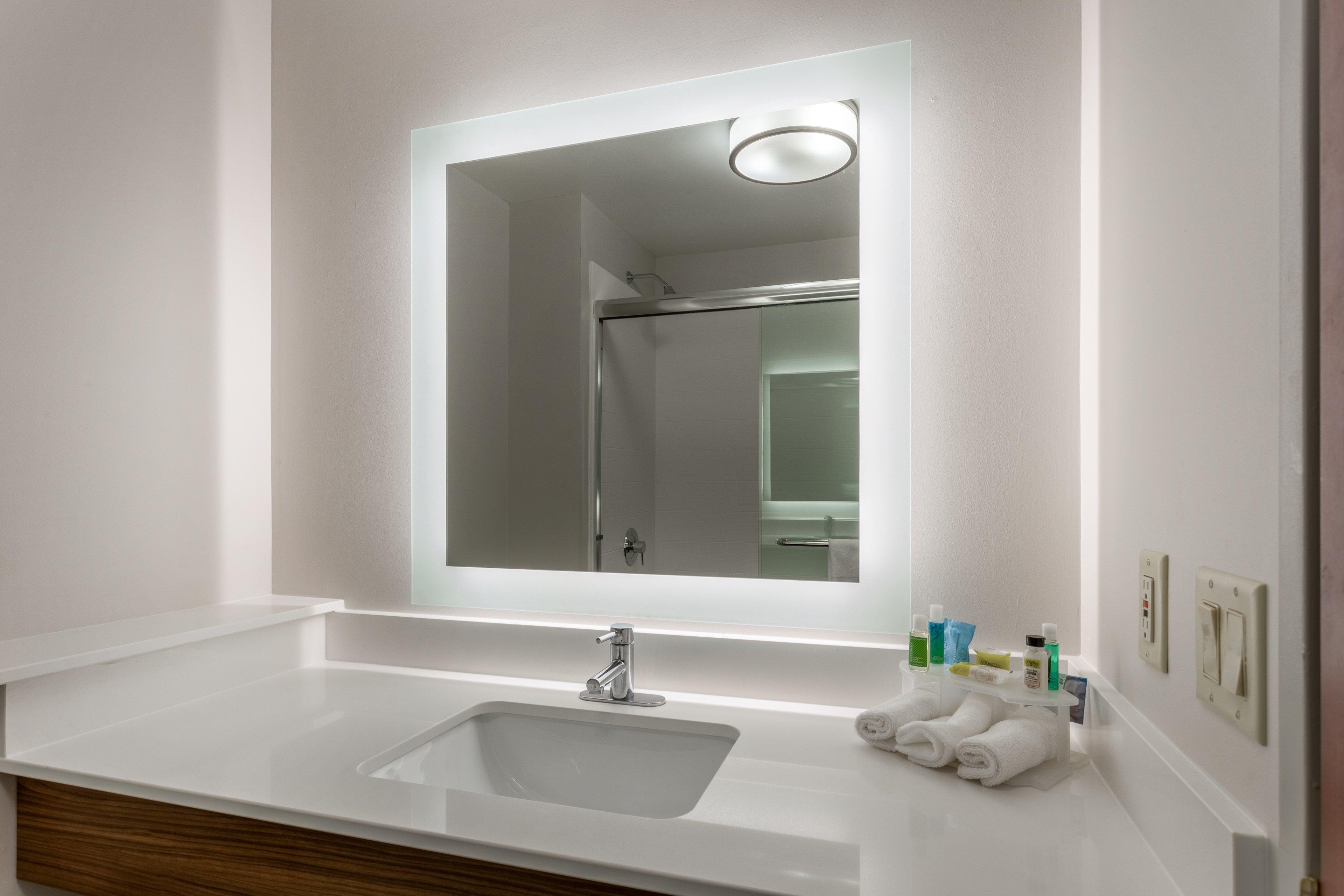 Holiday Inn Express Hotel & Suites Burlington By Ihg Exteriör bild
