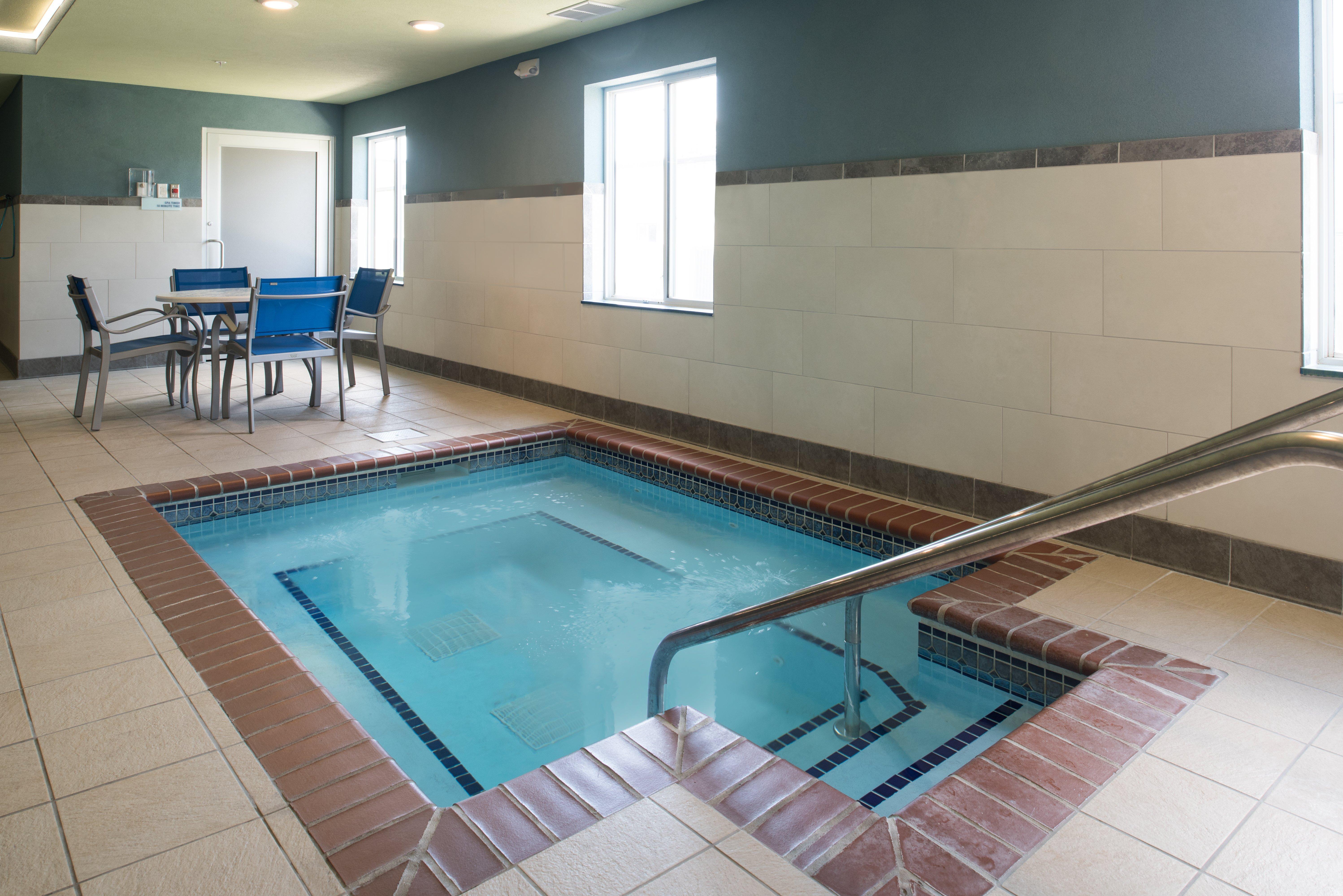 Holiday Inn Express Hotel & Suites Burlington By Ihg Exteriör bild