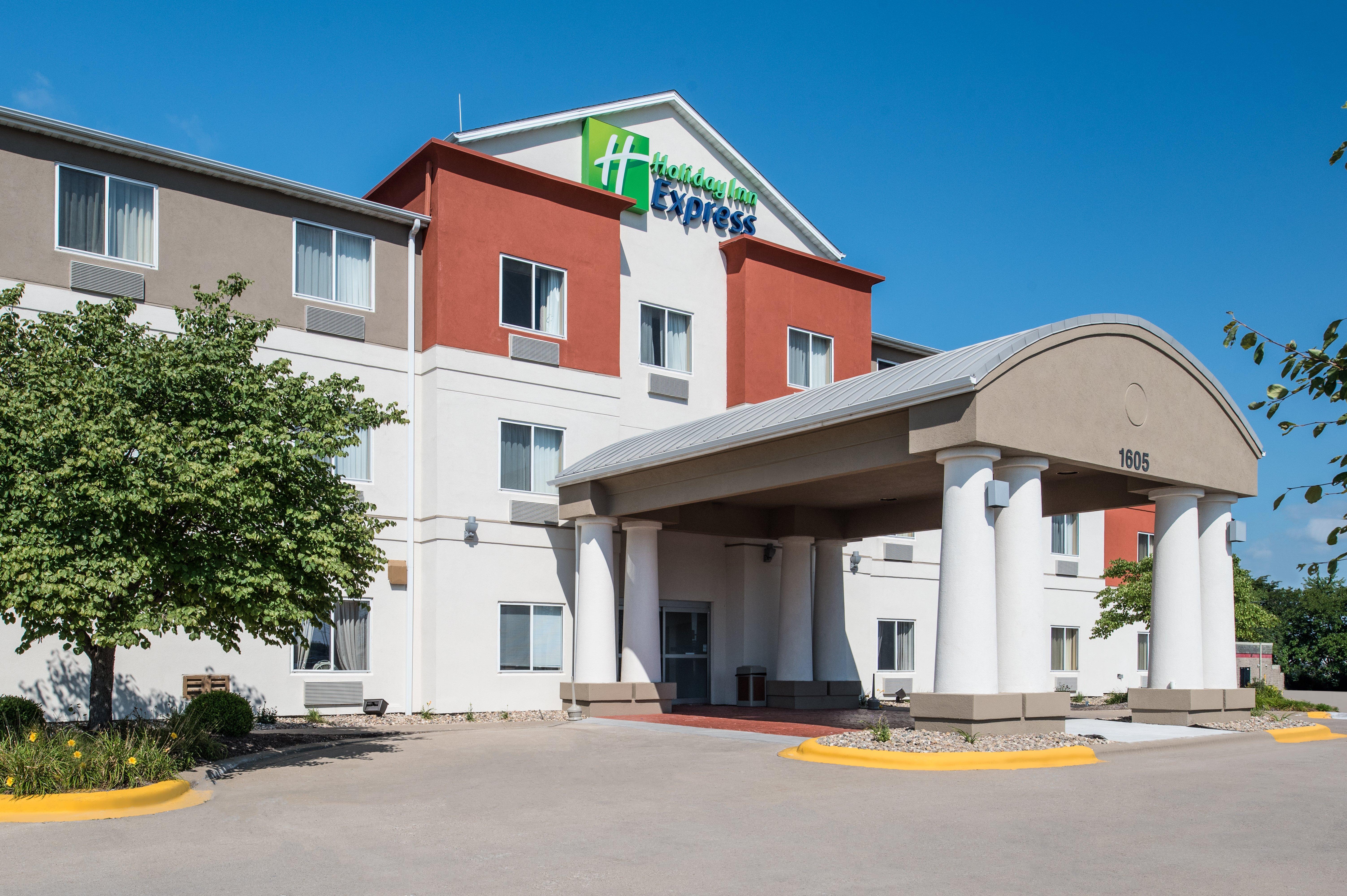Holiday Inn Express Hotel & Suites Burlington By Ihg Exteriör bild