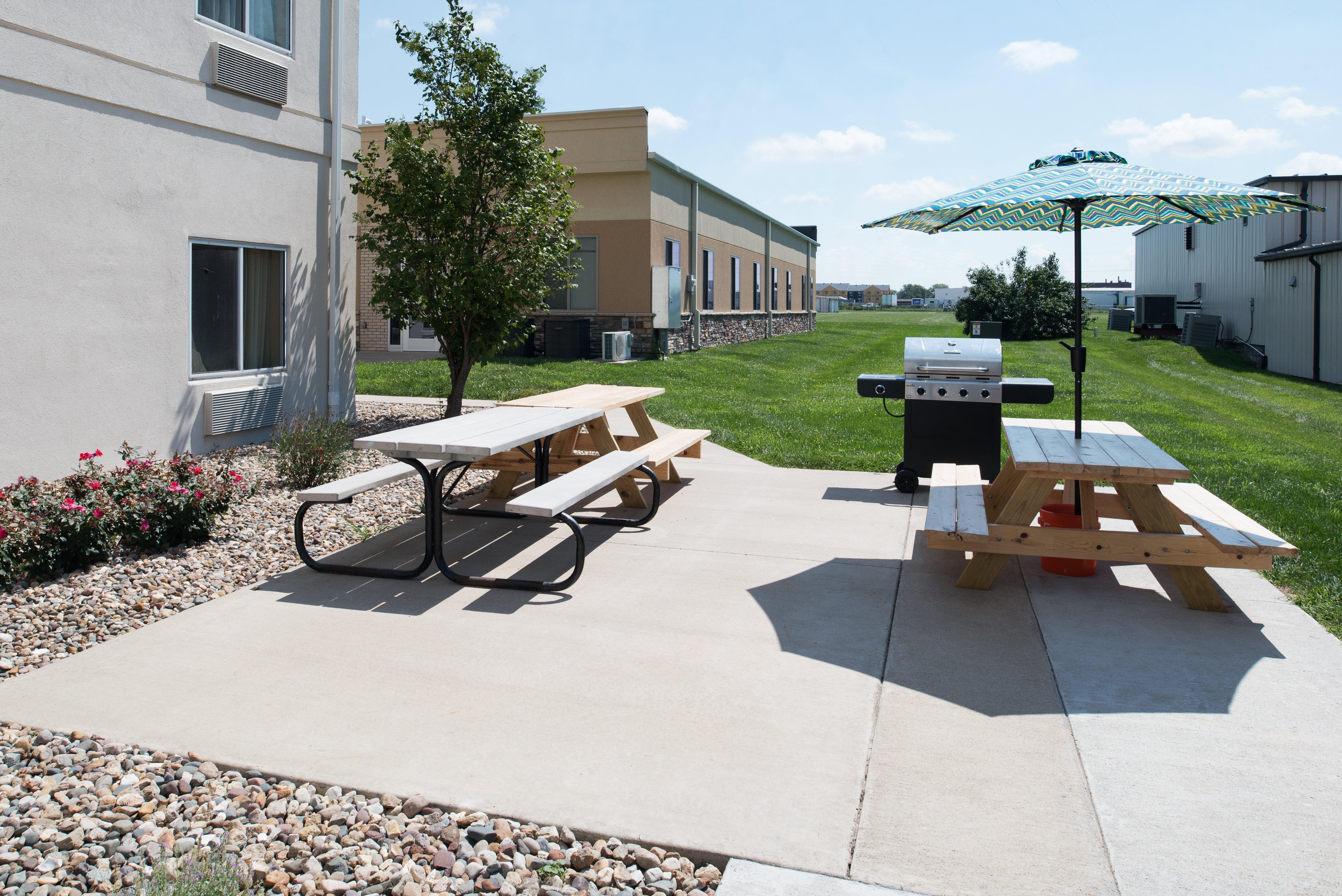 Holiday Inn Express Hotel & Suites Burlington By Ihg Exteriör bild