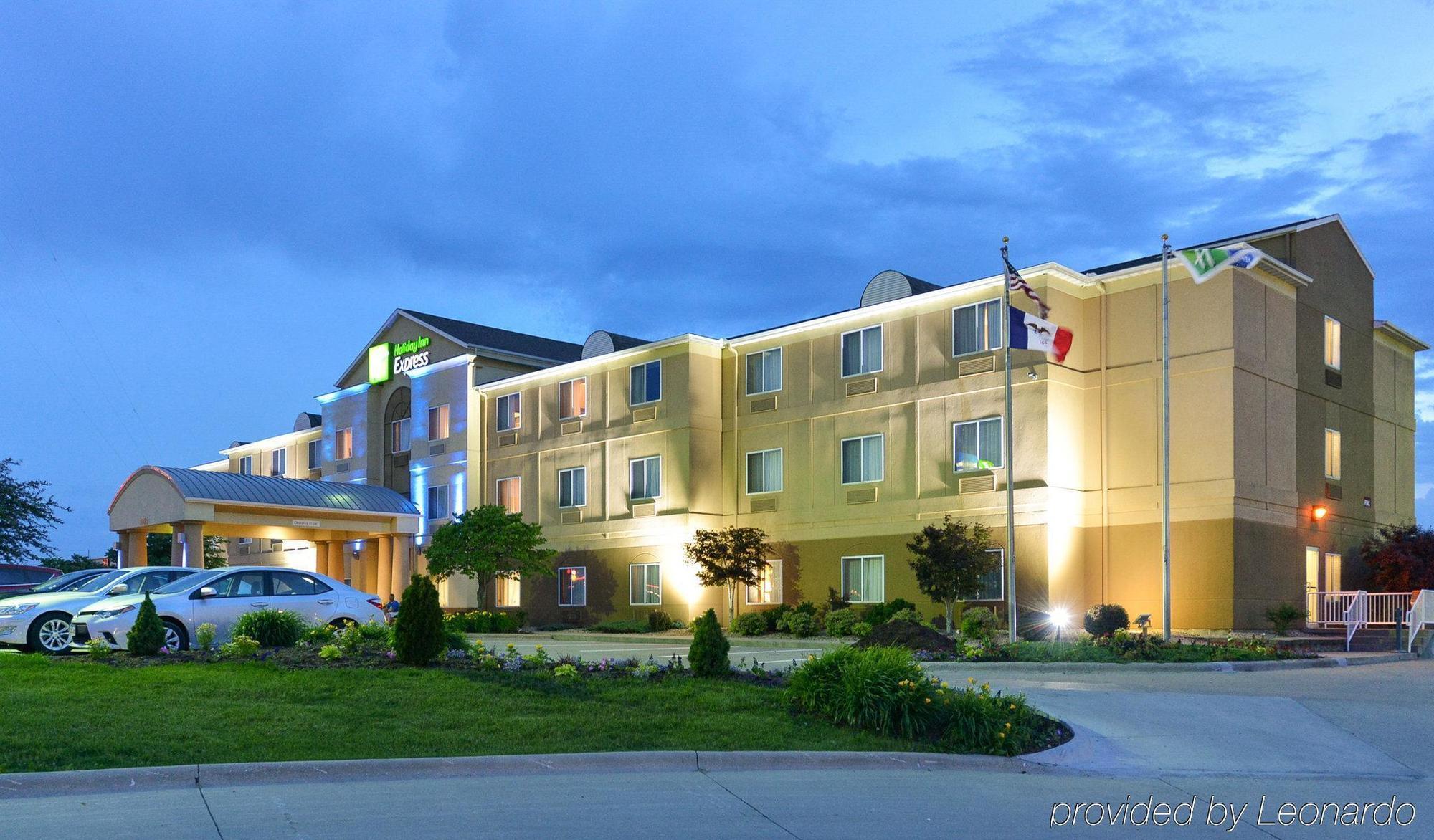 Holiday Inn Express Hotel & Suites Burlington By Ihg Exteriör bild