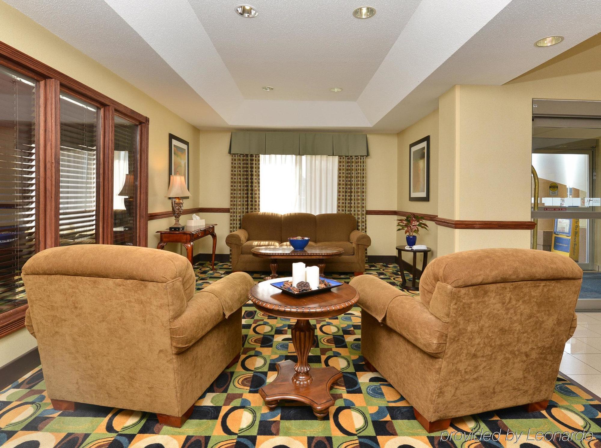 Holiday Inn Express Hotel & Suites Burlington By Ihg Exteriör bild