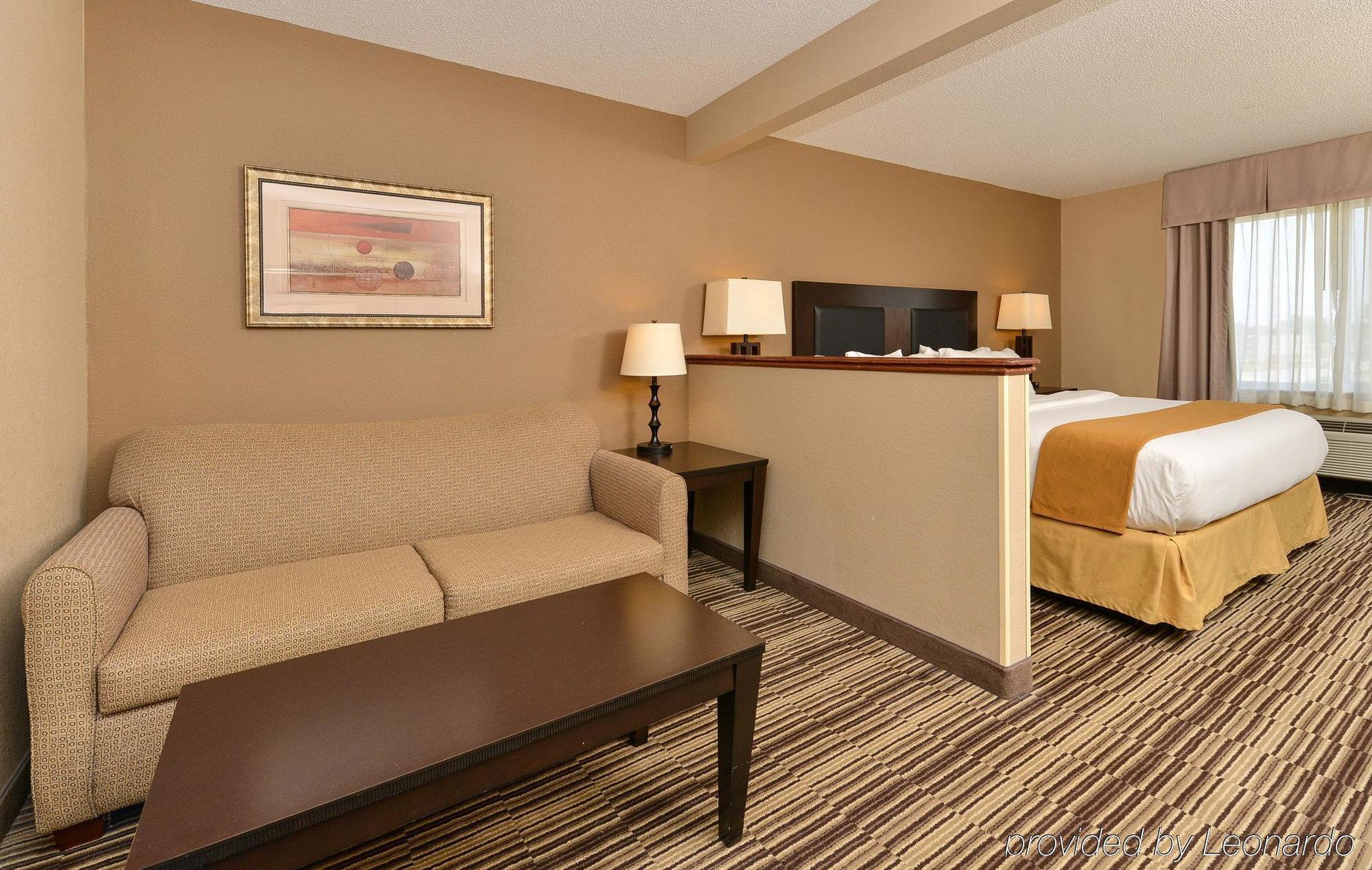 Holiday Inn Express Hotel & Suites Burlington By Ihg Exteriör bild