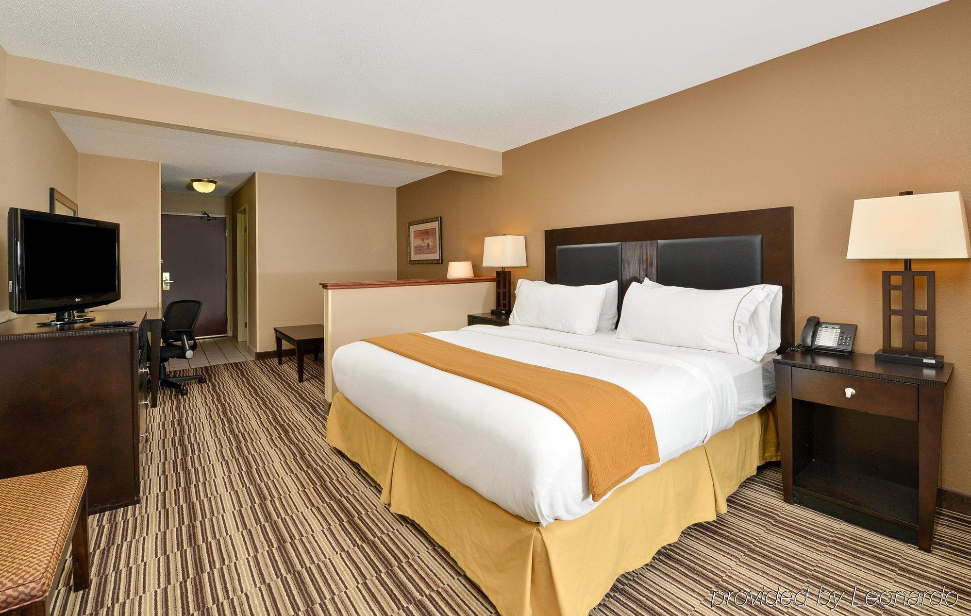 Holiday Inn Express Hotel & Suites Burlington By Ihg Exteriör bild