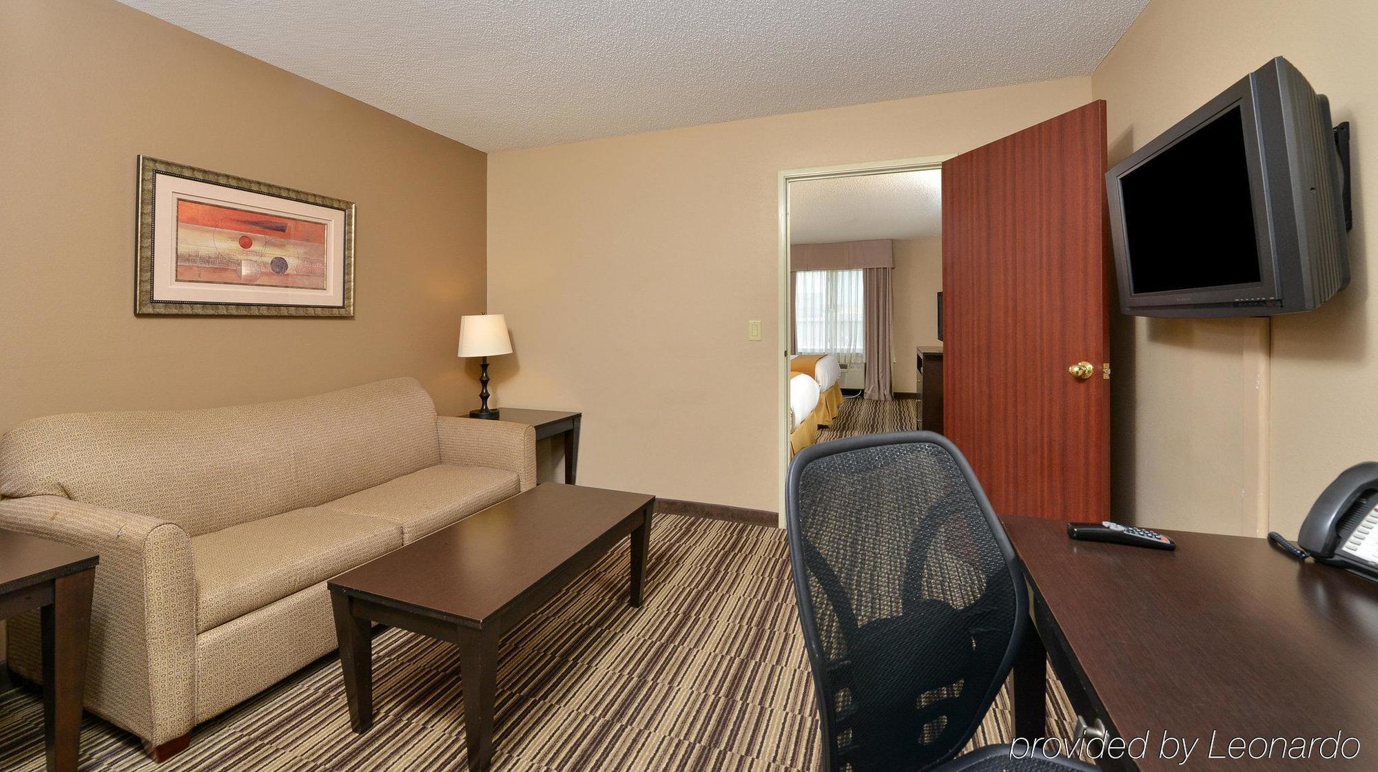 Holiday Inn Express Hotel & Suites Burlington By Ihg Exteriör bild