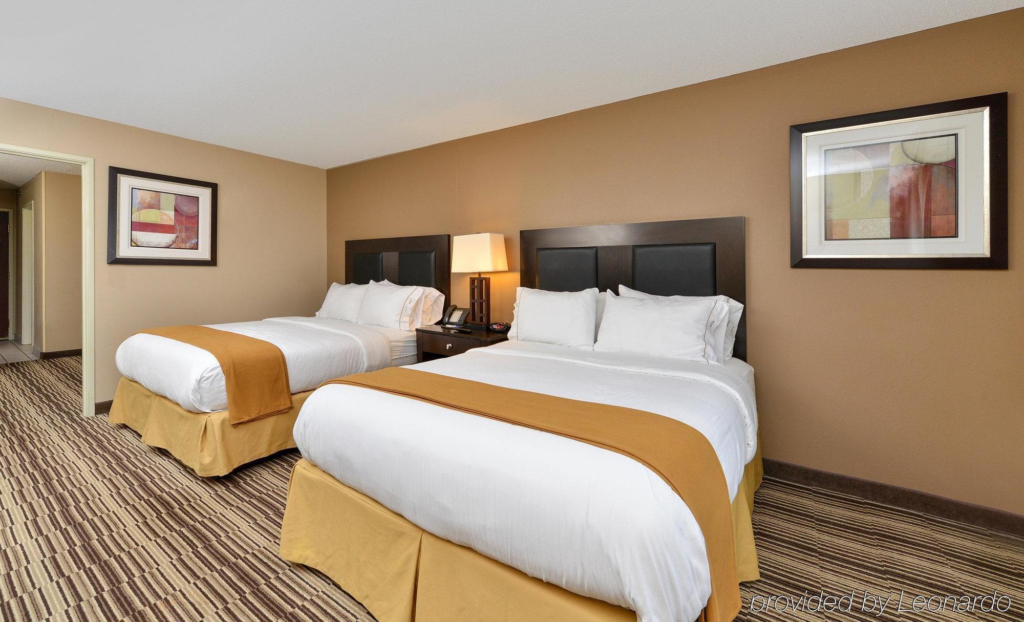 Holiday Inn Express Hotel & Suites Burlington By Ihg Exteriör bild