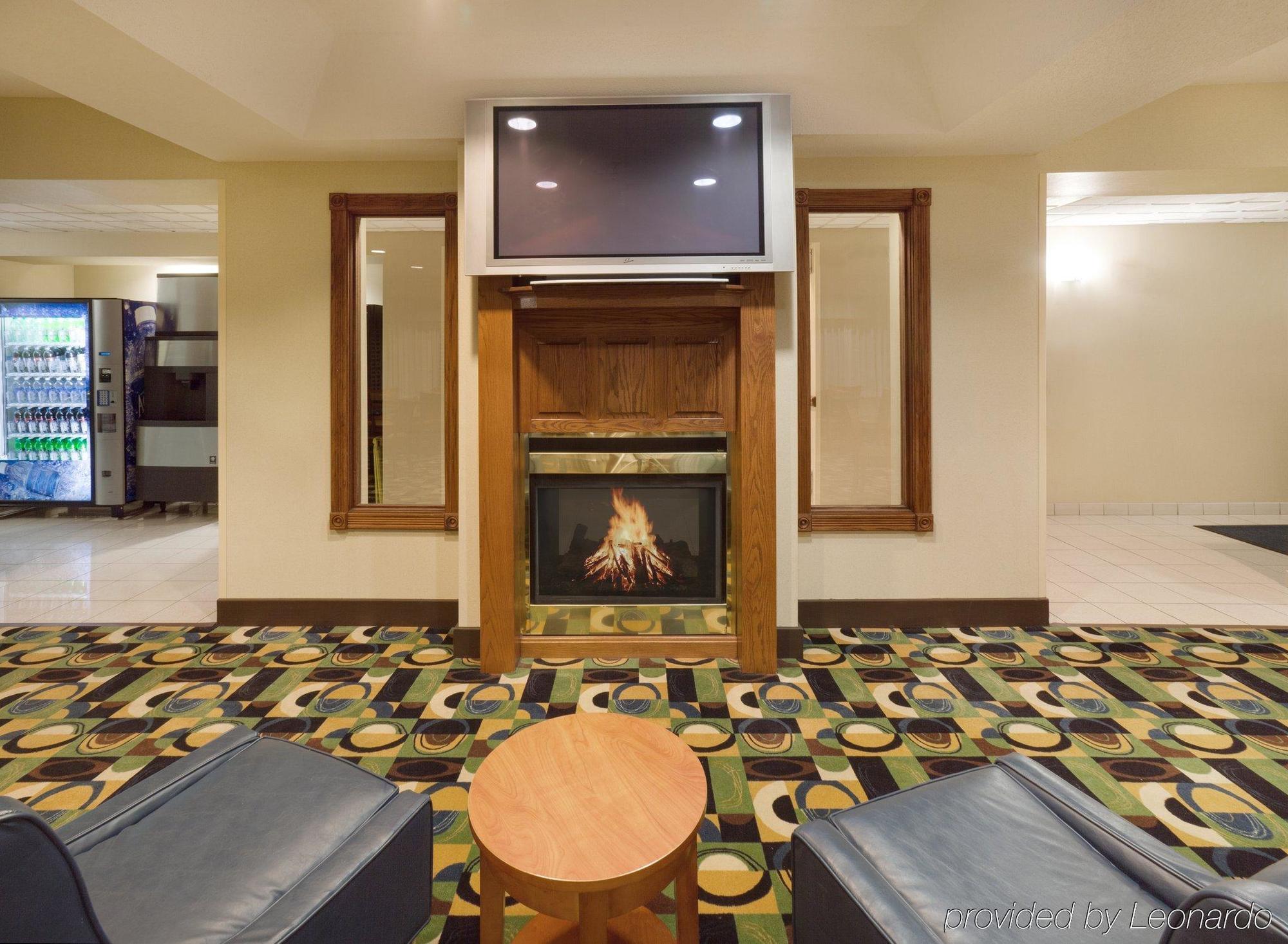 Holiday Inn Express Hotel & Suites Burlington By Ihg Inreriör bild