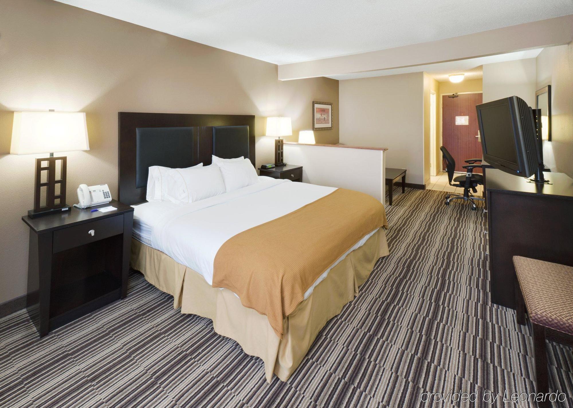 Holiday Inn Express Hotel & Suites Burlington By Ihg Rum bild